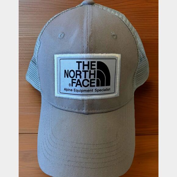 The North Face Gray SnapBack Trucker Hat White Mesh Fishing Hiking Outdoor Cap - Picture 1 of 8